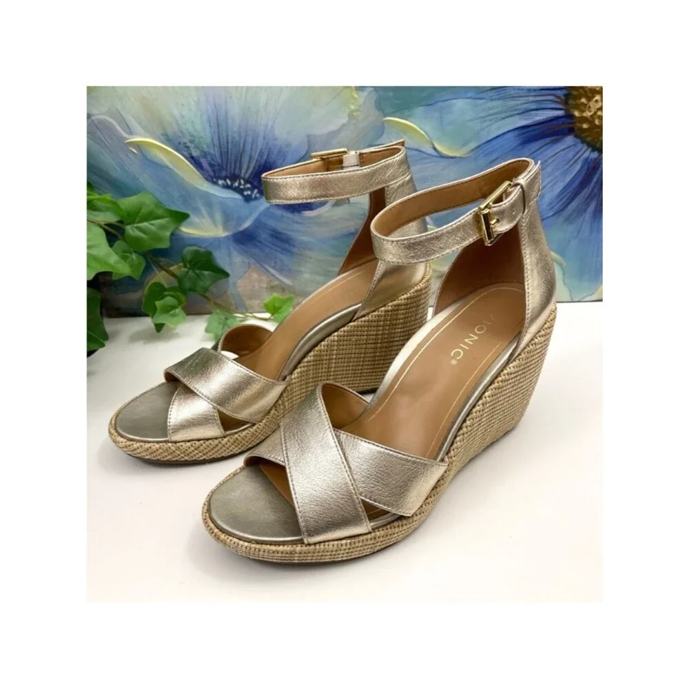 Vionic Marina Wedge Sandals in Gold Size 10